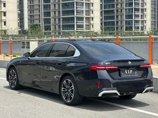 BMW 5 Series 2024 530Li Leading Type M Sports suit interior photo 14 BMW 5 Series 2024 530Li Leading Type M Sports suit interior photo 14