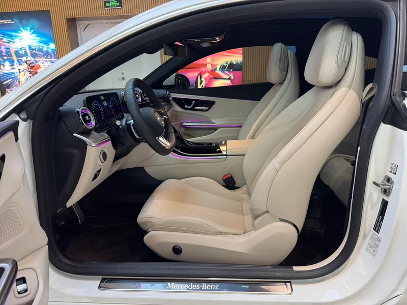 Mercedes-Benz CLE 2025 CLE 260 Coupé intérieur photo 11