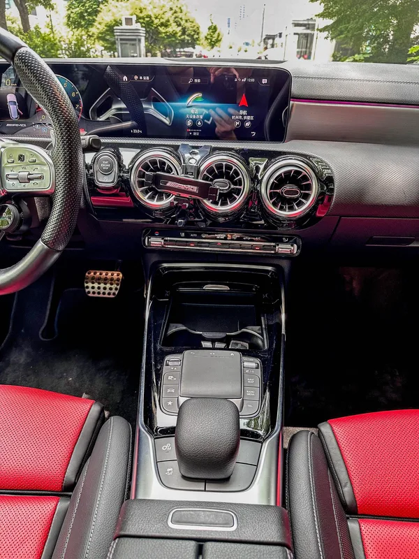 Mercedes-Benz Mercedes-AMG A-Class 2020 AMG A 35 4MATIC interior photo 12 Mercedes-Benz Mercedes-AMG A-Class 2020 AMG A 35 4MATIC interior photo 12