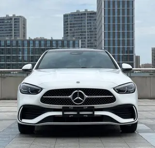 Mercedes-Benz C-Class 2025 C 260 L Versión deportiva exterior foto 2