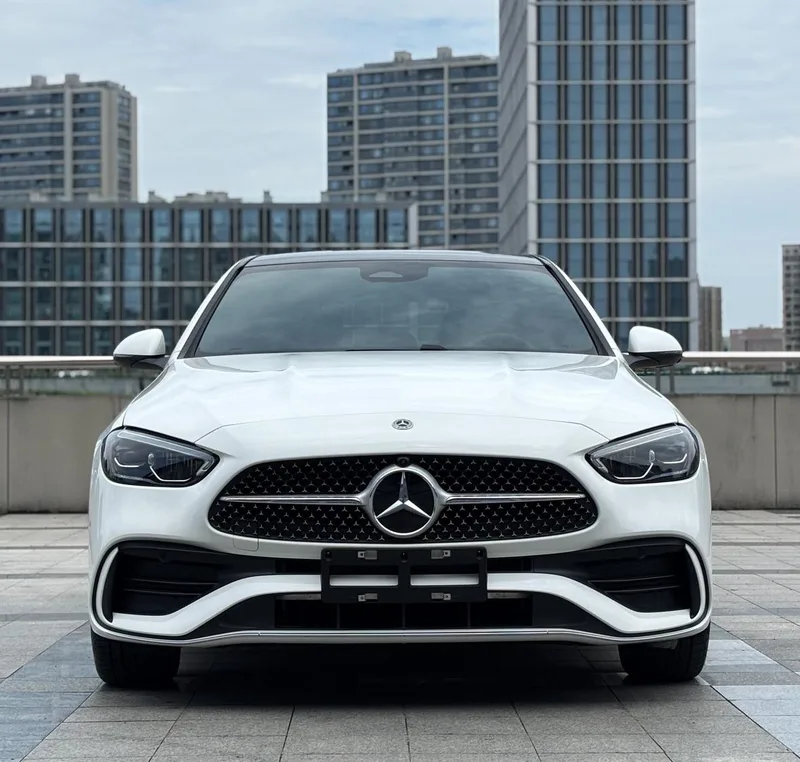 Mercedes-Benz C-Class 2025 C 260 L Versión deportiva exterior foto 2