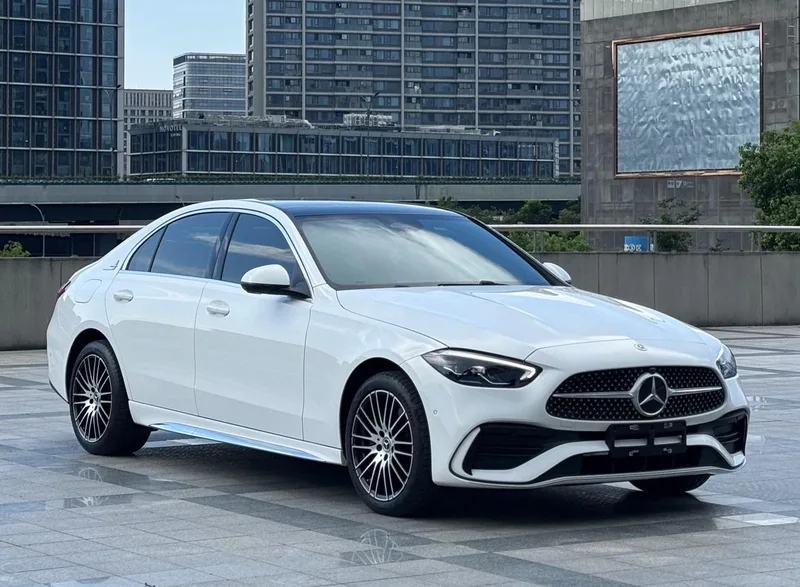 Mercedes-Benz C-Class 2025 C 260 L Versión deportiva exterior foto 3