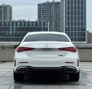 Mercedes-Benz C-Class 2025 C 260 L Versión deportiva exterior foto 5