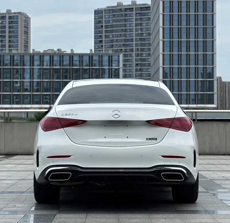 Mercedes-Benz C-Class 2025 C 260 L Versión deportiva exterior foto 5