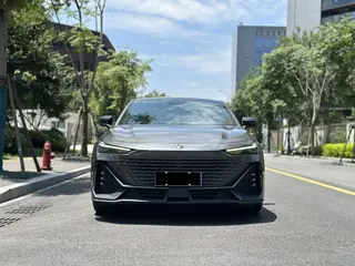 Changan UNI-V 2022 1.5T Premium Trim exterior photo 2