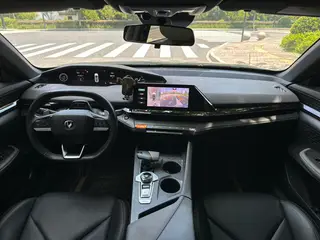 Changan UNI-V 2022 1.5T Premium Trim interior photo 17