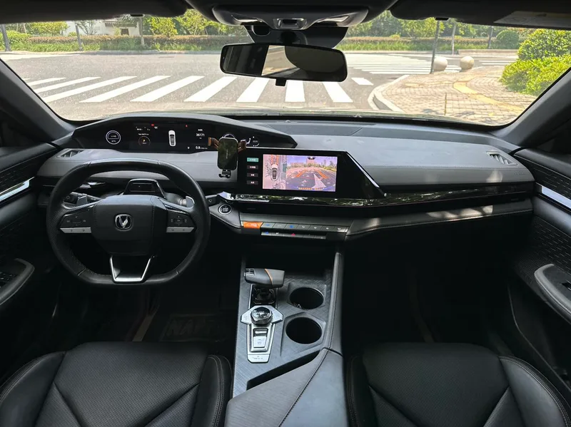 Changan UNI-V 2022 1.5T Premium Trim interior photo 17