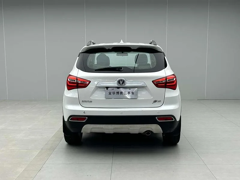 Changan CS35 2017 1.6L Manual Deluxe exterior photo 5 Changan CS35 2017 1.6L Manual Deluxe exterior photo 5
