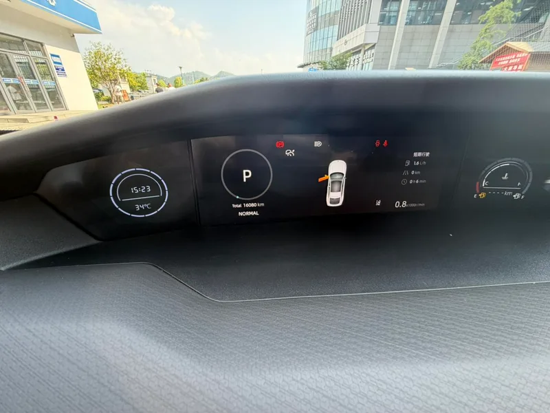 Changan UNI-V 2024 1.5T Престижный спортивный интерьер фото 10 Changan UNI-V 2024 1.5T Престижный спортивный интерьер фото 10