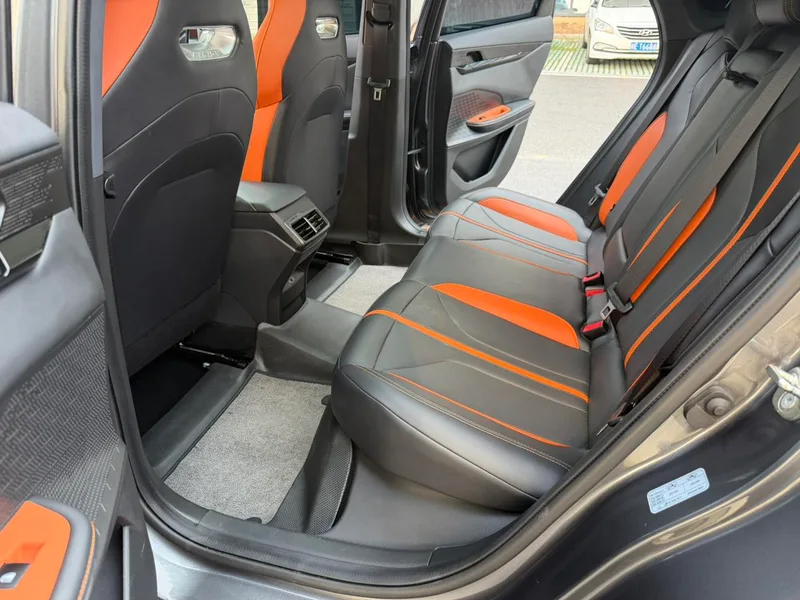 Changan UNI-V 2024 1.5T Престижный спортивный интерьер фото 11 Changan UNI-V 2024 1.5T Престижный спортивный интерьер фото 11