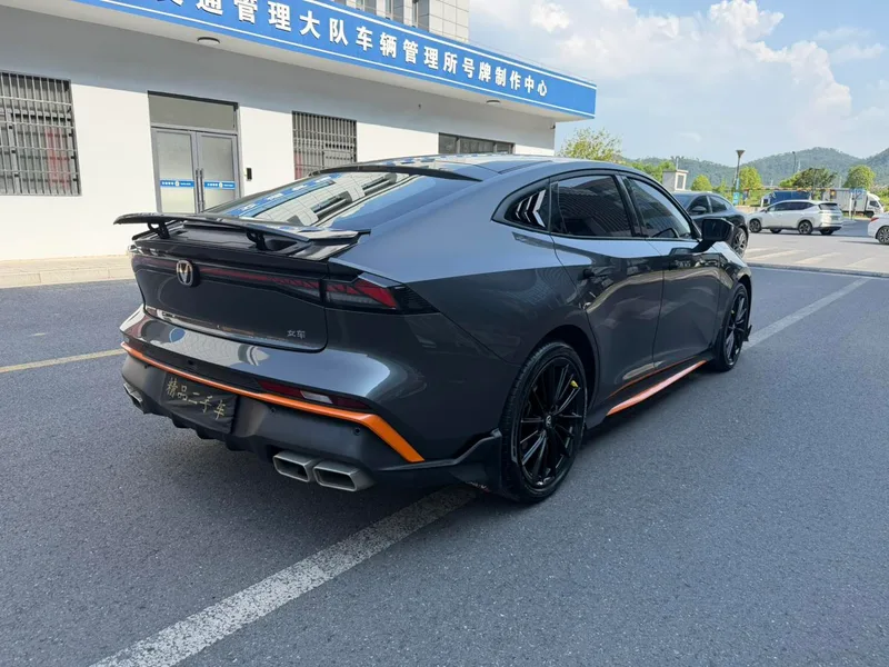 Changan UNI-V 2024 1.5T Престижный спортивный интерьер фото 12 Changan UNI-V 2024 1.5T Престижный спортивный интерьер фото 12