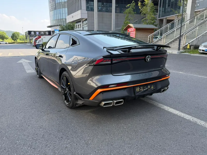 Changan UNI-V 2024 1.5T Престижный спортивный интерьер фото 14 Changan UNI-V 2024 1.5T Престижный спортивный интерьер фото 14