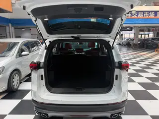 Jetour X70 PLUS 2023 1.5T DCT Brave person PLUS 5 seat interior photo 17 Jetour X70 PLUS 2023 1.5T DCT Brave person PLUS 5 seat interior photo 17