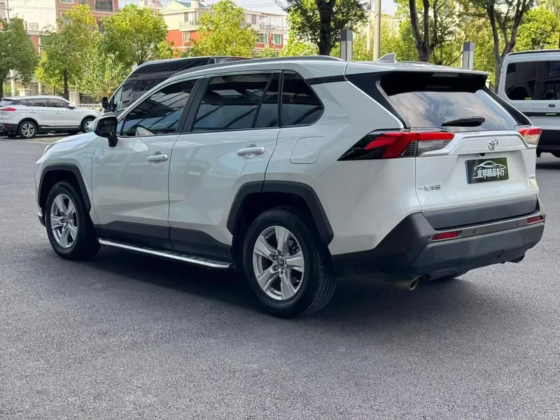 Toyota RAV4 2022 2.0L CVT Two-wheel drive urban version interior photo 6 Toyota RAV4 2022 2.0L CVT Two-wheel drive urban version interior photo 6