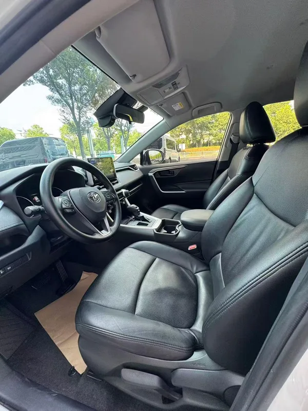 Toyota RAV4 2022 2.0L CVT Two-wheel drive urban version interior photo 7 Toyota RAV4 2022 2.0L CVT Two-wheel drive urban version interior photo 7