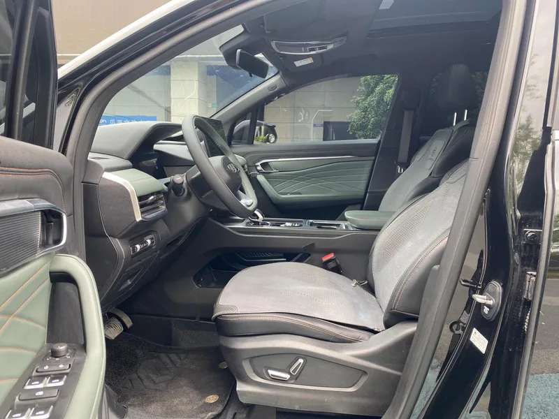 Geely Okavango L 2024 2.0TD DCT Acabado premium exterior foto 4 Geely Okavango L 2024 2.0TD DCT Acabado premium exterior foto 4