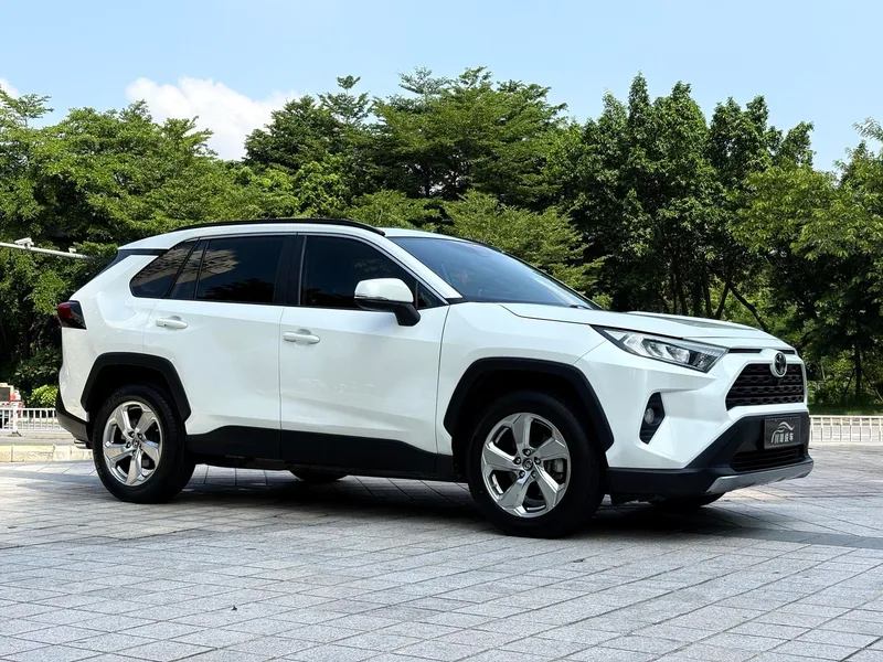 Toyota RAV4 2020 2.0L CVT Two-Drive Fashion Edition exterior photo 3 Toyota RAV4 2020 2.0L CVT Two-Drive Fashion Edition exterior photo 3