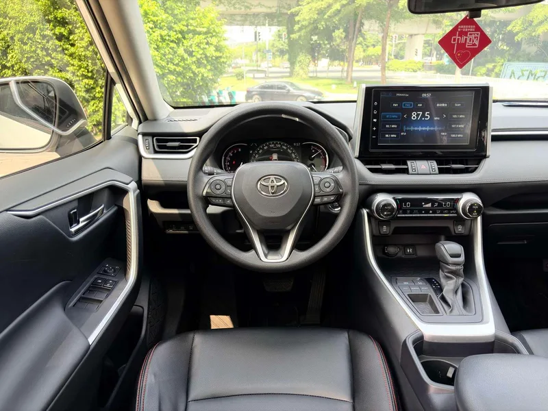 Toyota RAV4 2020 2.0L CVT Two-Drive Fashion Edition interior photo 6 Toyota RAV4 2020 2.0L CVT Two-Drive Fashion Edition interior photo 6