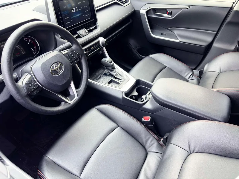 Toyota RAV4 2020 2.0L CVT Two-Drive Fashion Edition interior photo 7 Toyota RAV4 2020 2.0L CVT Two-Drive Fashion Edition interior photo 7