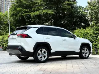Toyota RAV4 2020 2.0L CVT Two-Drive Fashion Edition interior photo 9 Toyota RAV4 2020 2.0L CVT Two-Drive Fashion Edition interior photo 9