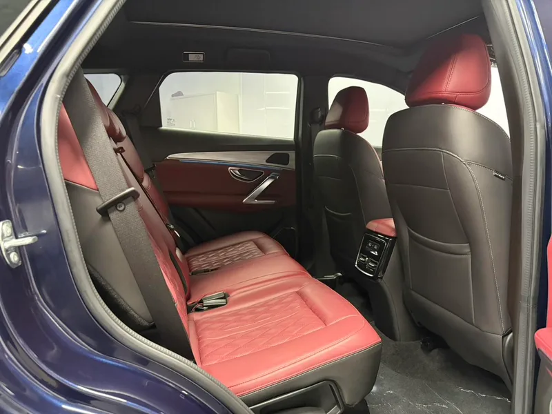 Jetour X70 PLUS 2023 1.5T DCT Brave person PLUS 5 seat interior photo 14 Jetour X70 PLUS 2023 1.5T DCT Brave person PLUS 5 seat interior photo 14