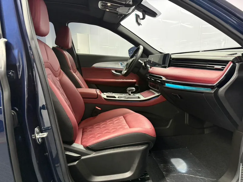 Jetour X70 PLUS 2023 1.5T DCT Brave person PLUS 5 seat interior photo 15 Jetour X70 PLUS 2023 1.5T DCT Brave person PLUS 5 seat interior photo 15