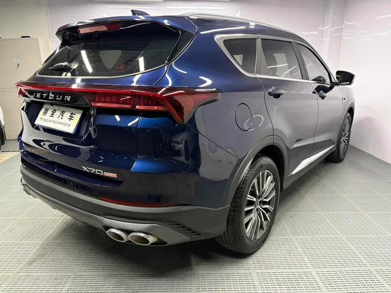 Jetour X70 PLUS 2023 1.5T DCT Brave person PLUS 5 seat interior photo 18 Jetour X70 PLUS 2023 1.5T DCT Brave person PLUS 5 seat interior photo 18