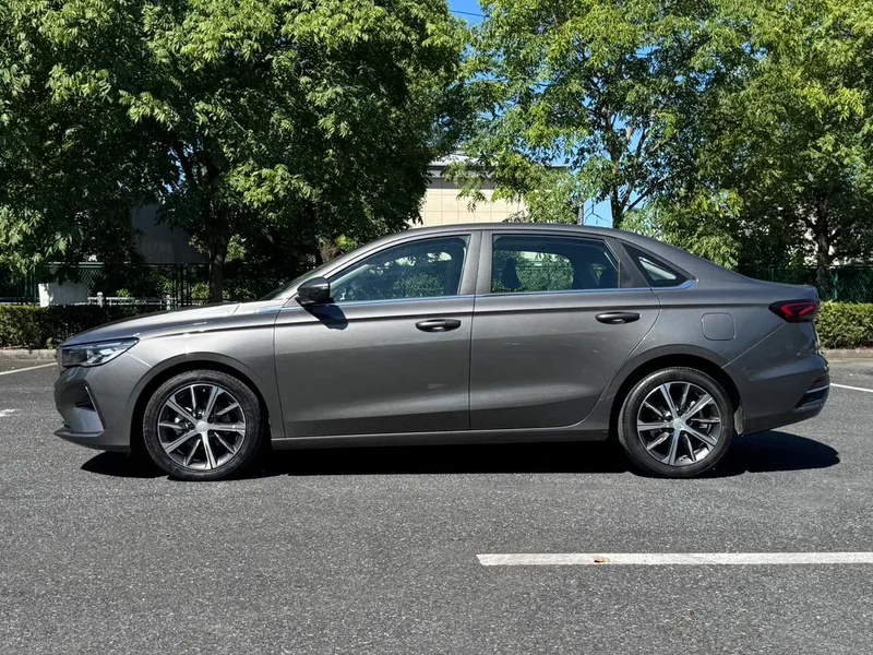 Geely Emgrand 2023 4e génération Version championnat 1.5L CVT Type de luxe extérieur photo 2 Geely Emgrand 2023 4e génération Version championnat 1.5L CVT Type de luxe extérieur photo 2
