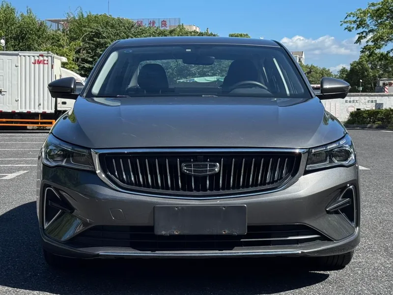 Geely Emgrand 2023 4e génération Version championnat 1.5L CVT Type de luxe extérieur photo 4 Geely Emgrand 2023 4e génération Version championnat 1.5L CVT Type de luxe extérieur photo 4