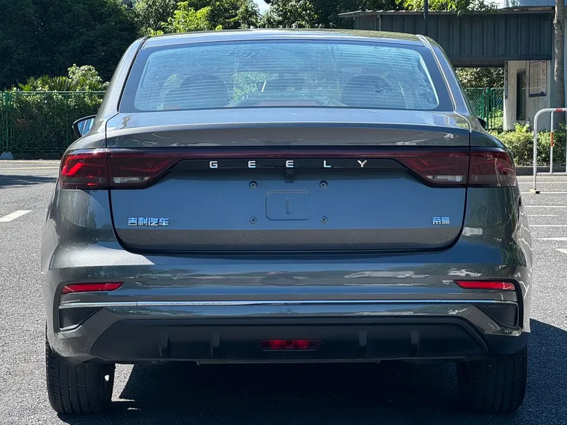 Geely Emgrand 2023 4e génération Version championnat 1.5L CVT Type de luxe intérieur photo 6 Geely Emgrand 2023 4e génération Version championnat 1.5L CVT Type de luxe intérieur photo 6