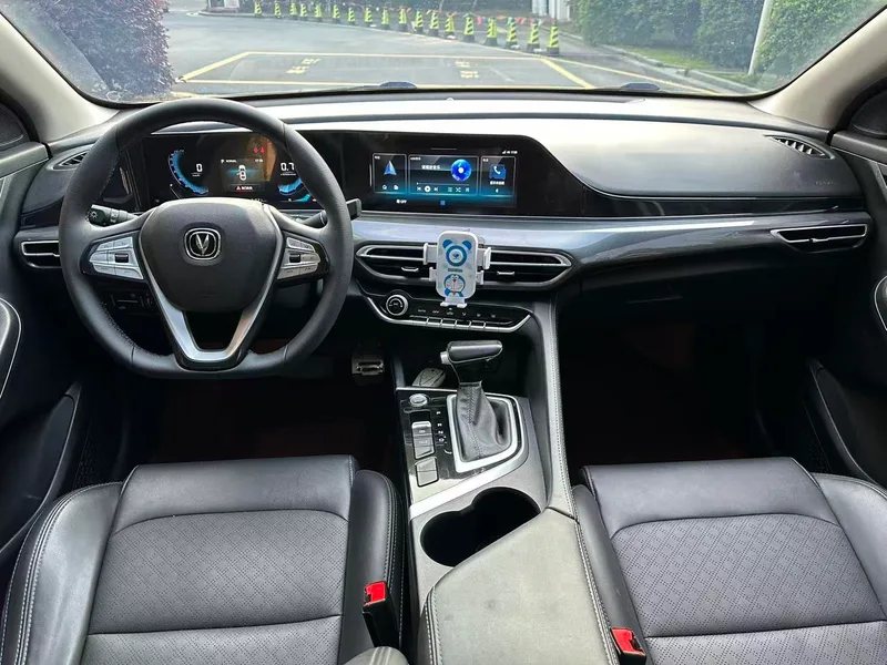 Changan Eado 2020 PLUS Синий кит NE 1.4T GDI Автоматический премиум-класса экстерьер фото 4 Changan Eado 2020 PLUS Синий кит NE 1.4T GDI Автоматический премиум-класса экстерьер фото 4