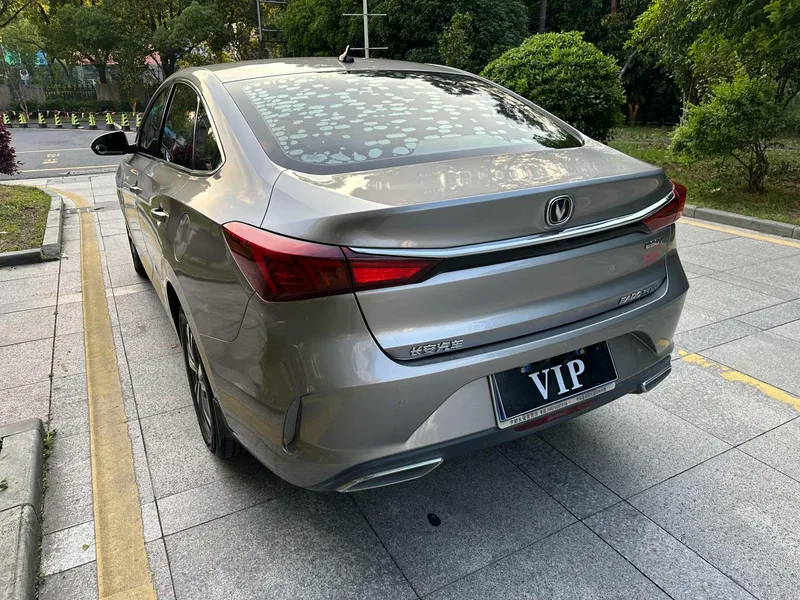 Changan Eado 2020 PLUS Синий кит NE 1.4T GDI Автоматический премиум-класса интерьер фото 10 Changan Eado 2020 PLUS Синий кит NE 1.4T GDI Автоматический премиум-класса интерьер фото 10
