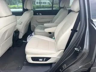 Li Auto ONE 2021 extended range 6 Seat plate interior photo 7 Li Auto ONE 2021 extended range 6 Seat plate interior photo 7