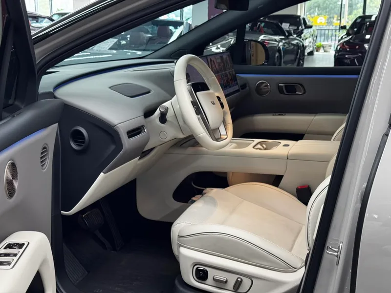 Li Auto i6 2025 Two-wheel drive Standard Edition exterior photo 6 Li Auto i6 2025 Two-wheel drive Standard Edition exterior photo 6