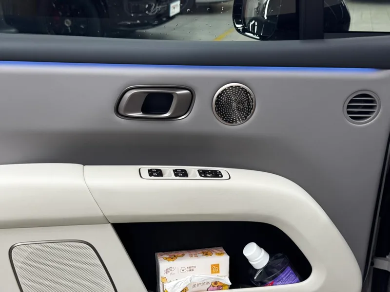 Li Auto i6 2025 Two-wheel drive Standard Edition interior photo 10 Li Auto i6 2025 Two-wheel drive Standard Edition interior photo 10