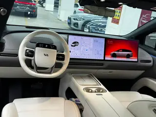 Li Auto i6 2025 Two-wheel drive Standard Edition interior photo 11 Li Auto i6 2025 Two-wheel drive Standard Edition interior photo 11
