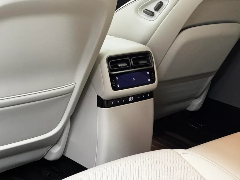 Li Auto i6 2025 Two-wheel drive Standard Edition interior photo 13 Li Auto i6 2025 Two-wheel drive Standard Edition interior photo 13
