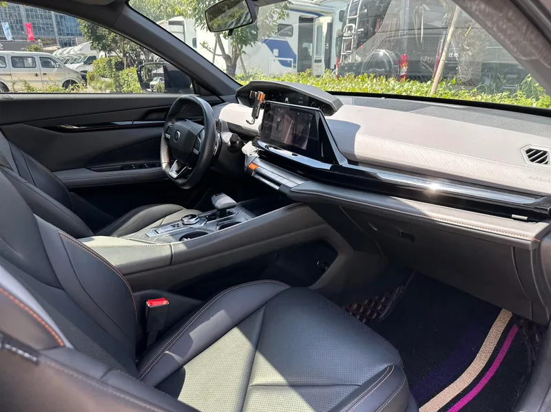 Changan UNI-V 2022 1.5T Finition premium extérieur photo 9