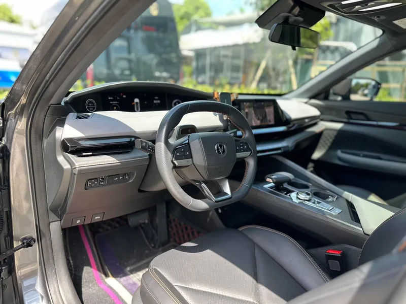 Changan UNI-V 2022 1.5T Finition premium intérieur photo 11