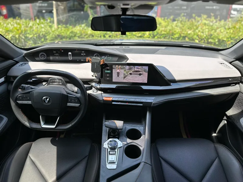 Changan UNI-V 2022 1.5T Finition premium intérieur photo 17