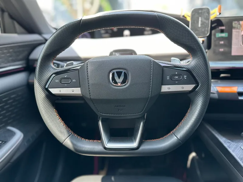Changan UNI-V 2022 1.5T Finition premium intérieur photo 19