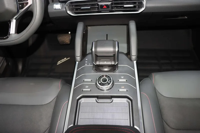 Jetour T2 2023 1.5TD Two-wheel drive Discover PRO interior photo 15 Jetour T2 2023 1.5TD Two-wheel drive Discover PRO interior photo 15