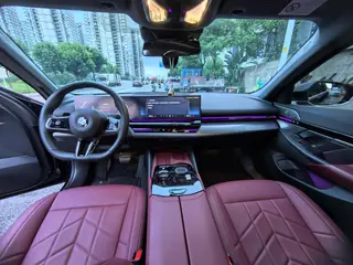 BMW 5 Series 2024 525Li M Sports suit interior photo 8 BMW 5 Series 2024 525Li M Sports suit interior photo 8