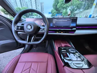 BMW 5 Series 2024 525Li M Sports suit interior photo 9 BMW 5 Series 2024 525Li M Sports suit interior photo 9