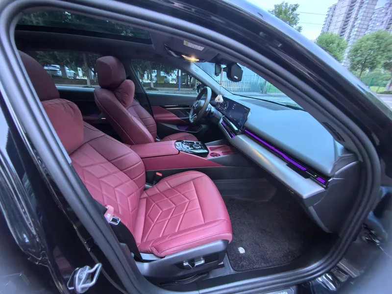 BMW 5 Series 2024 525Li M Sports suit interior photo 11 BMW 5 Series 2024 525Li M Sports suit interior photo 11