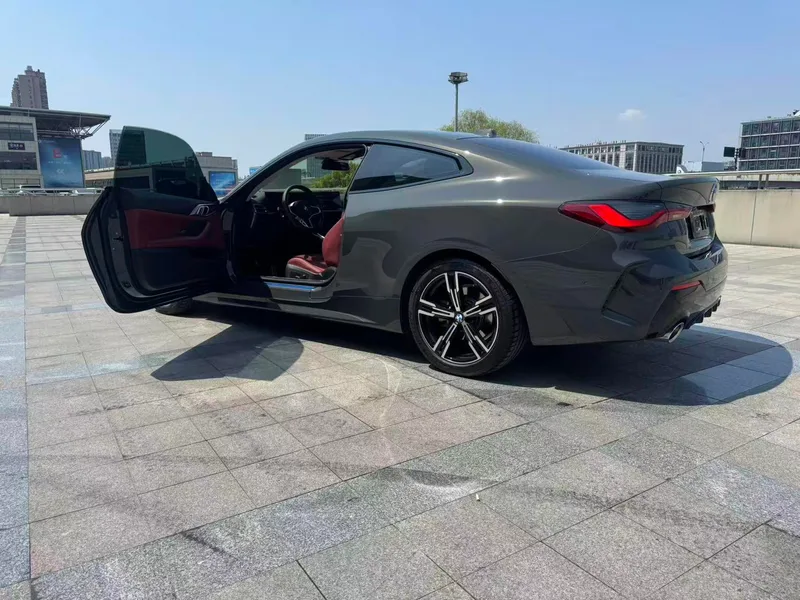 BMW 4 Series 2024 425i M Sports suit interior photo 10 BMW 4 Series 2024 425i M Sports suit interior photo 10