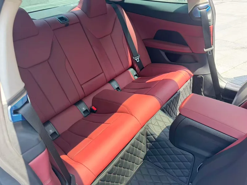 BMW 4 Series 2024 425i M Sports suit interior photo 15 BMW 4 Series 2024 425i M Sports suit interior photo 15