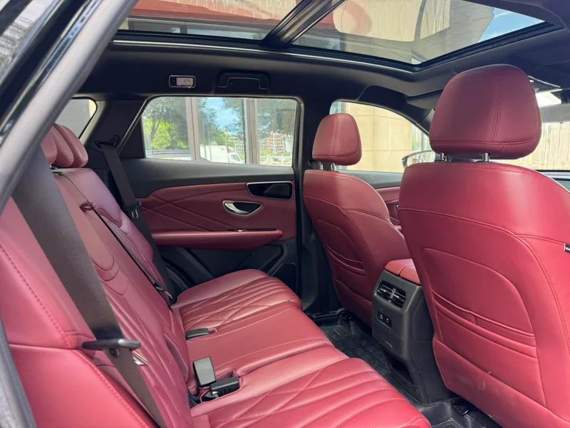 Jetour X70 PLUS 2025 1.5T 7DCT Deluxe Surge Edition 5 seat interior photo 8 Jetour X70 PLUS 2025 1.5T 7DCT Deluxe Surge Edition 5 seat interior photo 8