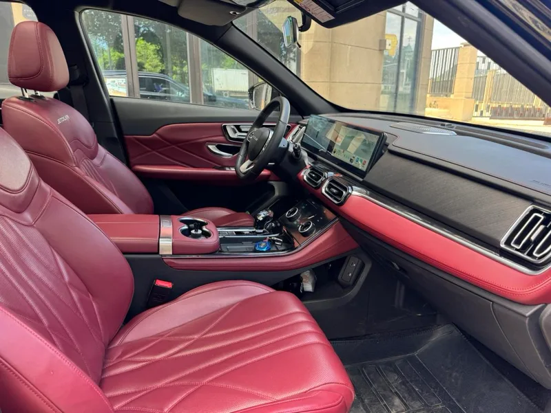Jetour X70 PLUS 2025 1.5T 7DCT Deluxe Surge Edition 5 seat interior photo 9 Jetour X70 PLUS 2025 1.5T 7DCT Deluxe Surge Edition 5 seat interior photo 9
