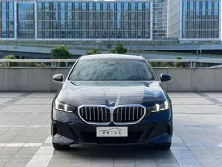 BMW 5 Series 2024 530Li Leading Type M Sports suit exterior photo 2 BMW 5 Series 2024 530Li Leading Type M Sports suit exterior photo 2